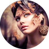 Vrouw met bladeren - Foto op Behangcirkel - ⌀ 60 cm