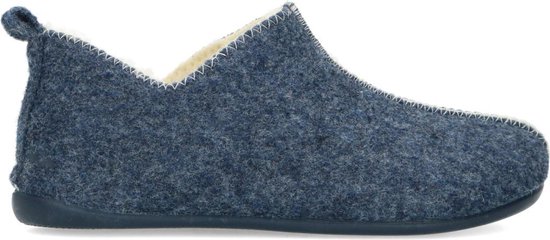 Pantoufle bleue en feutre avec doublure en peau de mouton blanche et coutures blanches.