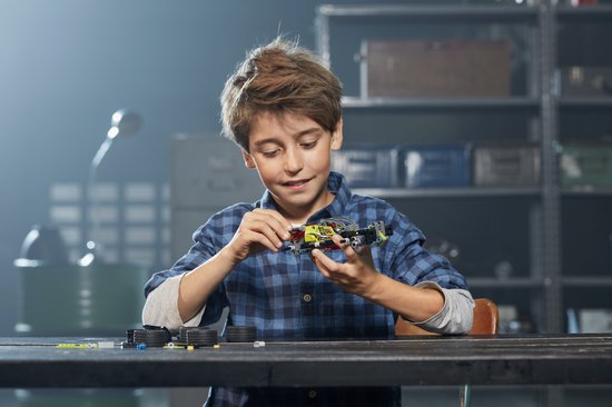 LEGO Technic WHACK! - Pull-back motor raceauto voor 7-14 jaar - 42072 | bol