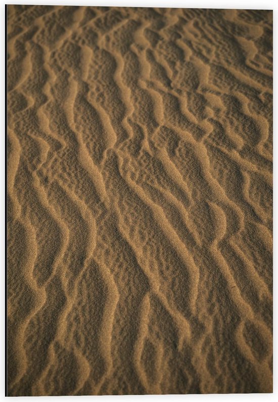 Dibond - Streep Reliëf in het Zand - 40x60cm Foto op Aluminium (Met Ophangsysteem)