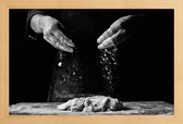 JUNIQE - Poster in houten lijst The Knead to Bake by Abamjiwa -30x45