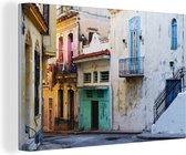 Canvas Schilderij Kleurrijke straat in de Cubaanse hoofdstad Havana - 60x40 cm - Wanddecoratie