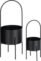 Kave Home - Set van 2 bloempotten Mash met een zwarte metalen handgreep Ø 25 cm / Ø 16,5 cm