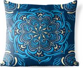 Buitenkussens - Tuin - Vierkant patroon met een gedetailleerde mandala op een donkerblauwe achtergrond - 45x45 cm