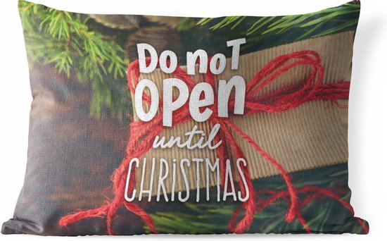 Buitenkussens - Tuin - Quote voor thuis met Kerst 'Do not open until Christmas' tegen een achtergrond met een cadeau - 60x40 cm