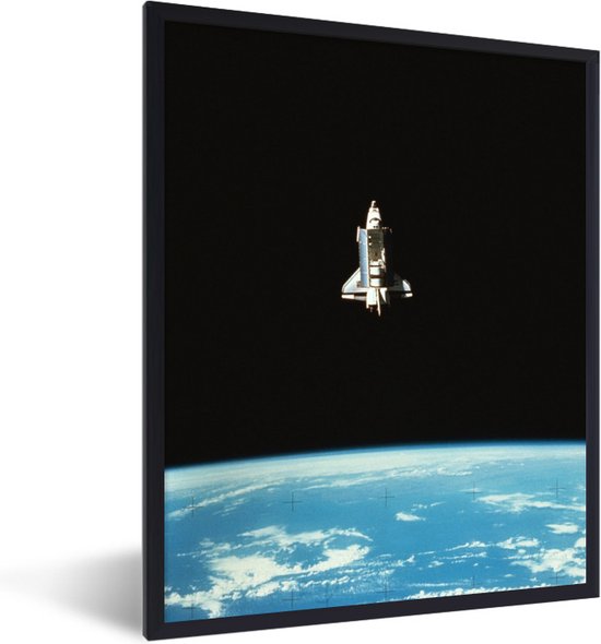 Fotolijst incl. Poster - Een satelliet weergave van een space shuttle - 60x80 cm - Posterlijst
