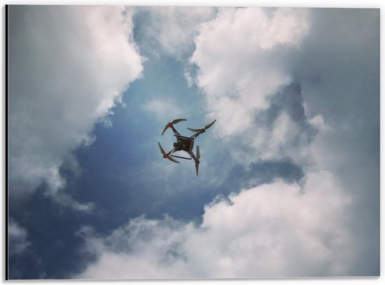 Dibond - Drone tussen Schapenwolken - 40x30cm Foto op Aluminium (Met Ophangsysteem)