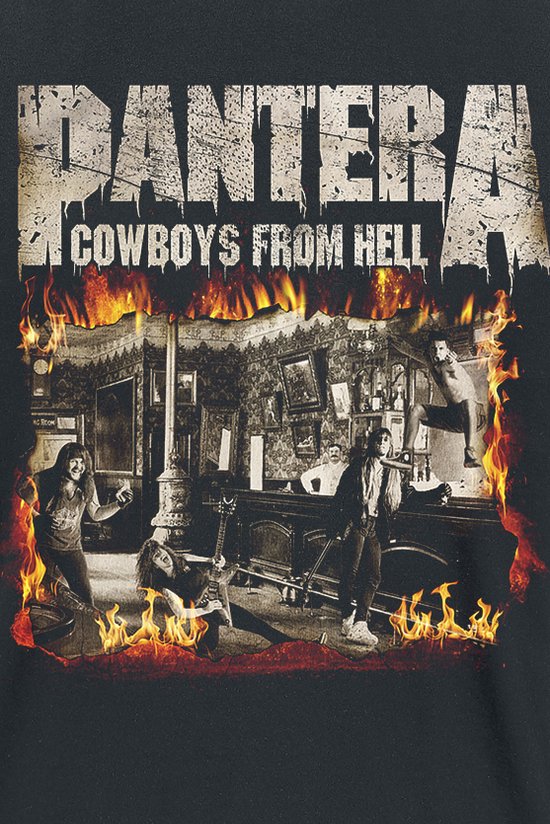 Zwart t-shirt met de tekst "PANTERA COWBOYS FROM HELL" omringd door vuur. Een afbeelding van de band in een saloon is afgebeeld.