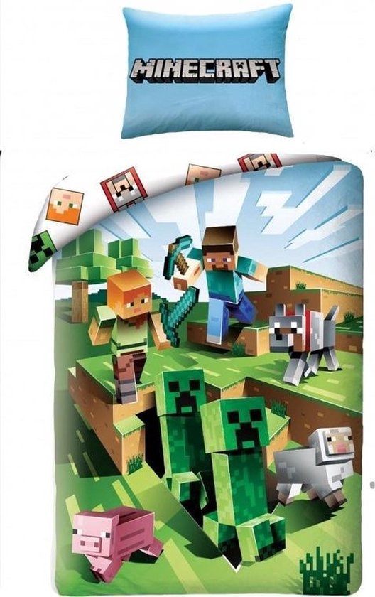 Dekbedovertrek met Minecraft-personages Steve, Alex en dieren zoals een wolf, schaap en varken, met Creepers. Lichtblauwe kussensloop met 'Minecraft' logo.