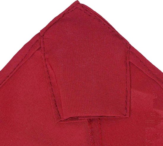 Detail van de bordeauxrode parasolhoes met stiksels.