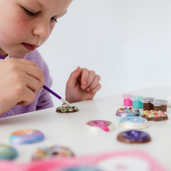 Totum Donut Factory knutsel koffertje - donuts gips gieten en schilderen - creatief speelgoed meisjes en jongens vanaf 5 jaar knutselen cadeautip