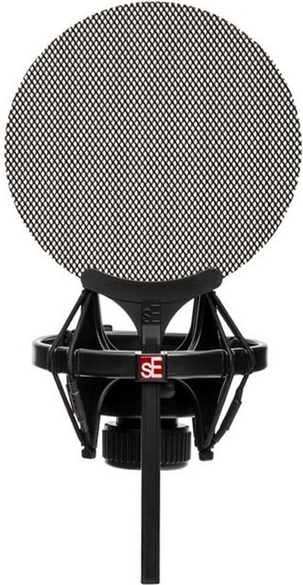 Zwarte microfoonhouder met popfilter.
