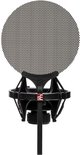 Zwarte microfoonhouder met popfilter.