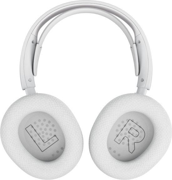 Witte Arctis headset met "L" en "R" op de oorschelpen.