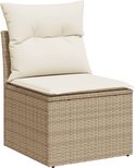 Beige rotan stoel met dikke crème kussens op zitvlak en rugleuning.