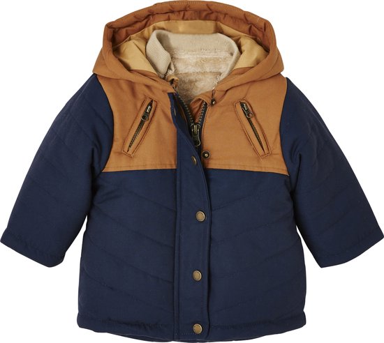 Parka voor jongensbaby met bruine en marineblauwe vlakken. Afneembare teddyvoering en capuchon.