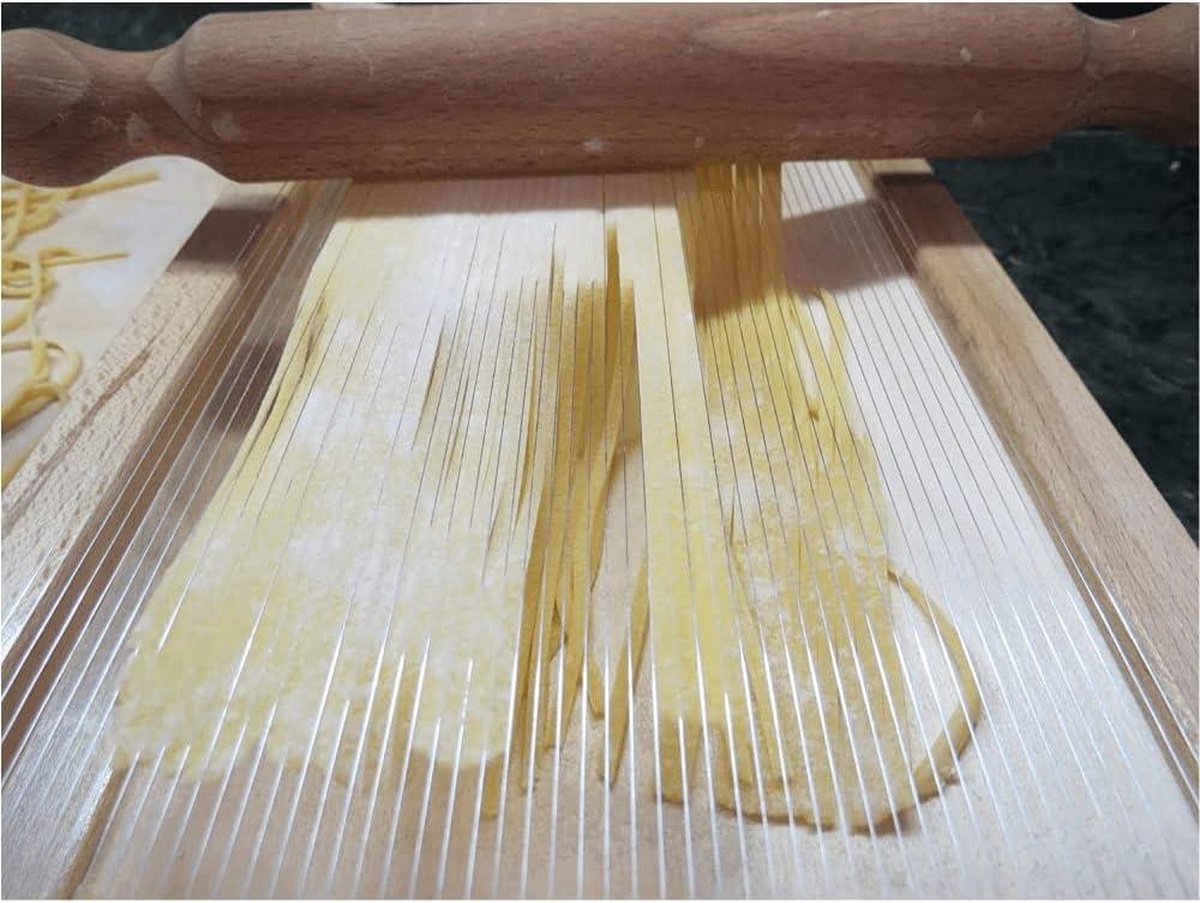 Gitaar deegroller voor pasta - spaghetti fettuccine abruzzese uitsteker