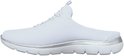 Witte Skechers instapper met zilveren accenten, veters en ademend mesh.