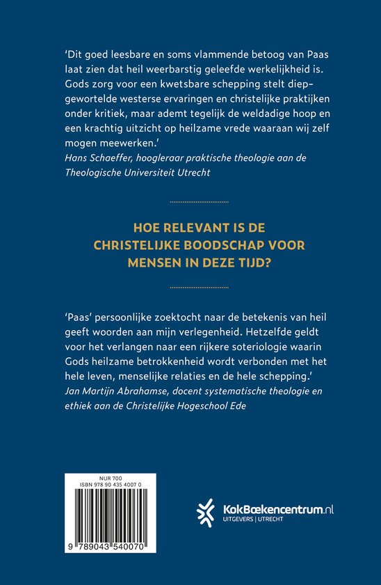 Achterkant van een boek met tekst en een logo van KokBoekencentrüm.