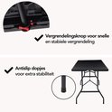 Zwarte tafel met details: vergrendelingsknop, antislip dopjes.