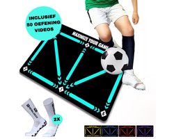 foto van Voetbal mat + INCLUSIEF 50 OEFENINGEN & 2x GRIPSOKKEN - voetbal - voetbal trainingsmateriaal - dribbelmat - kinderen - voetbalmat - voetbalmatriaal - voetbal - licht blauw