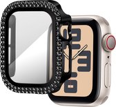 Zwarte Apple Watch case met steentjes naast een Apple Watch met champagnekleurige kast en rode draaiknop.