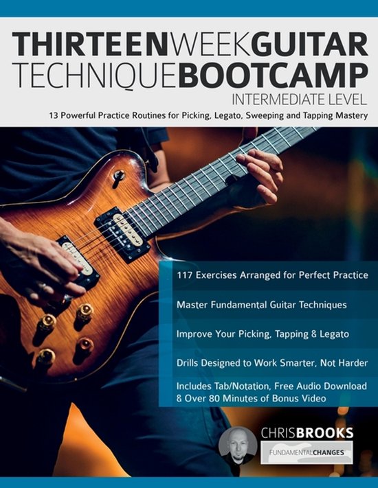 Livre 'Thirteen Week Guitar Technique Bootcamp' niveau intermédiaire. Montre un guitariste jouant d'une guitare électrique. Texte : 'Intermediate Level'.