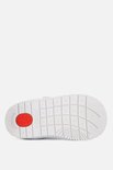 Zool van witte sneaker met reliëf van sterren, 'SHOESME' en een rode cirkel. 'BABYPROOF' op de rand.