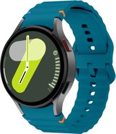 Strap-it Siliconen Wave bandje - Geschikt voor Samsung Galaxy Watch 7 (40 & 44mm) / Galaxy Watch 6 (Classic) / Galaxy Watch 5 (Pro) / Galaxy Watch 4 (Classic) - groenblauw