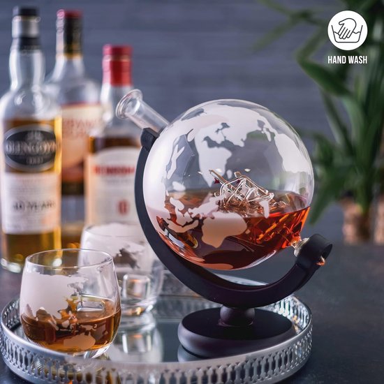 Whiskyset van 4 whiskyglazen, 320 ml, glazen karaf met zeilschip, inhoud 1000 ml, roestvrijstalen kraan, loodvrije whiskykaraf, luchtdichte sluiting met houten dienblad, cadeau-idee voor mannen