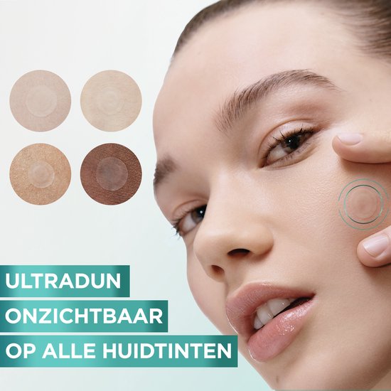 Vrouw met Garnier puistjespleisters op de huid, in vier tinten.