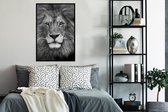 Fotolijst incl. Poster - Perzische leeuw op zwarte achtergrond in zwart-wit - 60x90 cm - Posterlijst