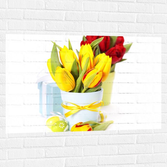 Muursticker - Tulpen - Bloemen - Paasei - Strikje - Cadeautje - Bloempot - 105x70 cm Foto op Muursticker