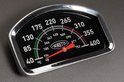 Thermometer van een Boretti barbecue met temperaturen in °C en °F.