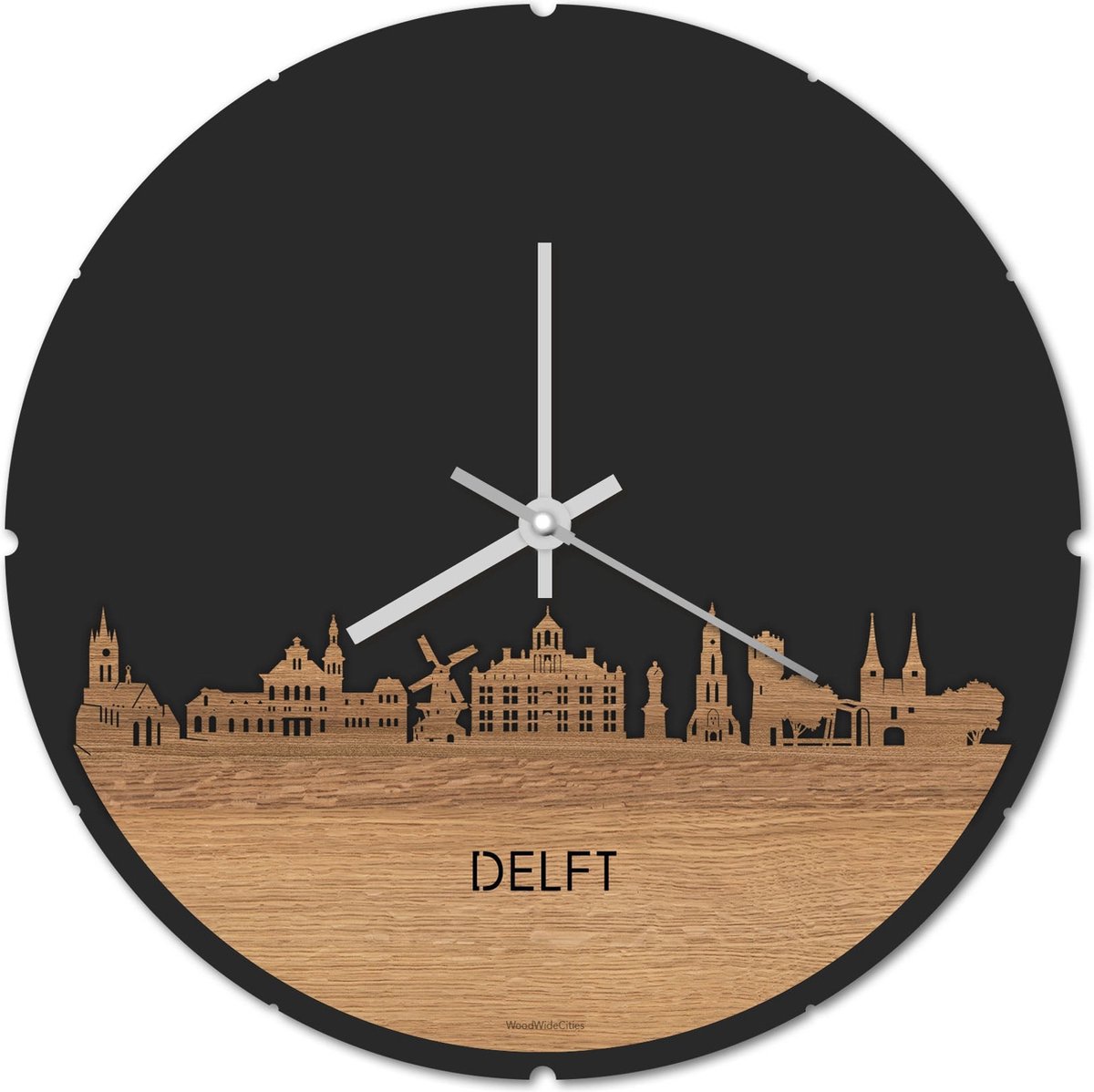 Skyline Klok Rond Delft Eikenhout - Ø 44 cm - Stil uurwerk - Wanddecoratie - Meer steden beschikbaar - Woonkamer idee - Woondecoratie - City Art - Steden kunst - Cadeau voor hem - Cadeau voor haar - Jubileum - Trouwerij - Housewarming -