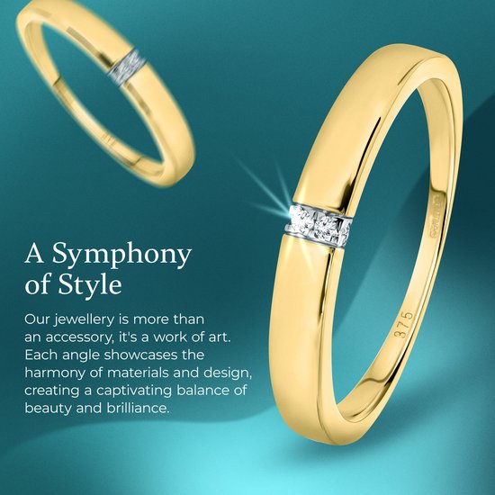 Twee gouden ringen met elk twee diamanten in een rij, op een teal achtergrond. 'A Symphony of Style.'