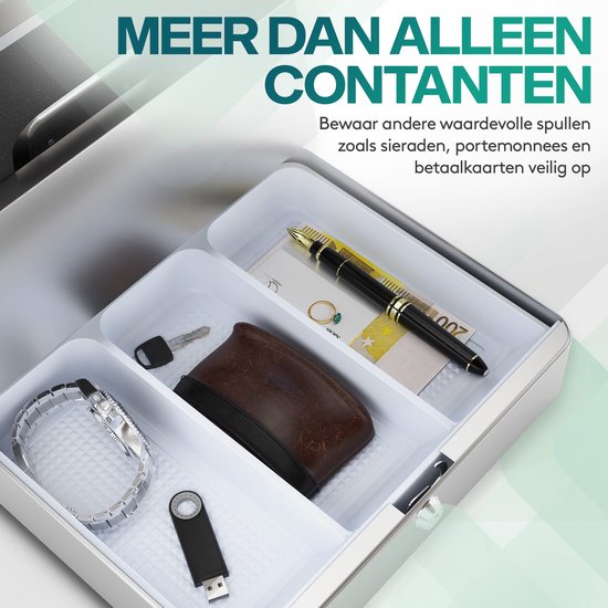 Gedetailleerd beeld van het interieur van een geldkistje met verschillende vakken, waarin een horloge, sleutel, portemonnee, ring en geld zijn opgeborgen. Tekst: Meer dan alleen contanten.