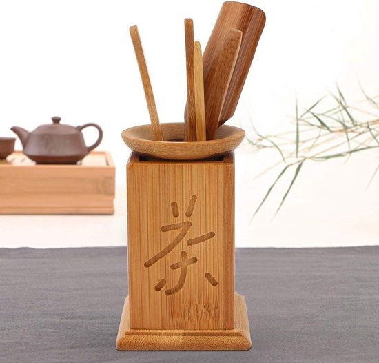 Theetafel Met Instrumenten Die De Kopjes Van Cups En Thee Met Shen Puer Tertten Teapots Pancake Tea Image157718933