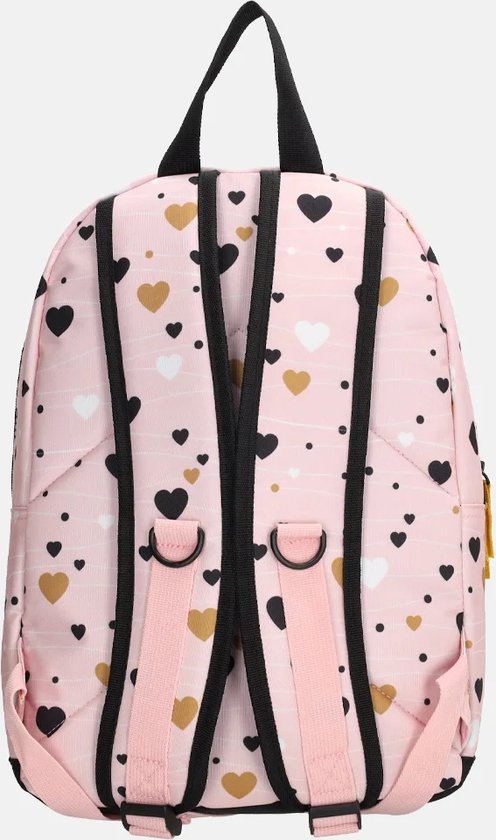 Achterkant van een roze rugzak met hartjesprint, met zwarte en roze banden.