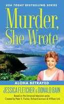Boekomslag: Murder, She Wrote, Aloha Betrayed, met Jessica Fletcher en een kustlandschap.