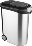 Zilverkleurige voedselcontainer met zwart deksel en grijze details, voorzien van wieltjes.