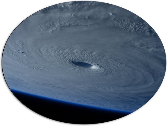 WallClassics - Dibond Ovaal - Orkaan vanuit de Ruimte - 80x60 cm Foto op Ovaal (Met Ophangsysteem)