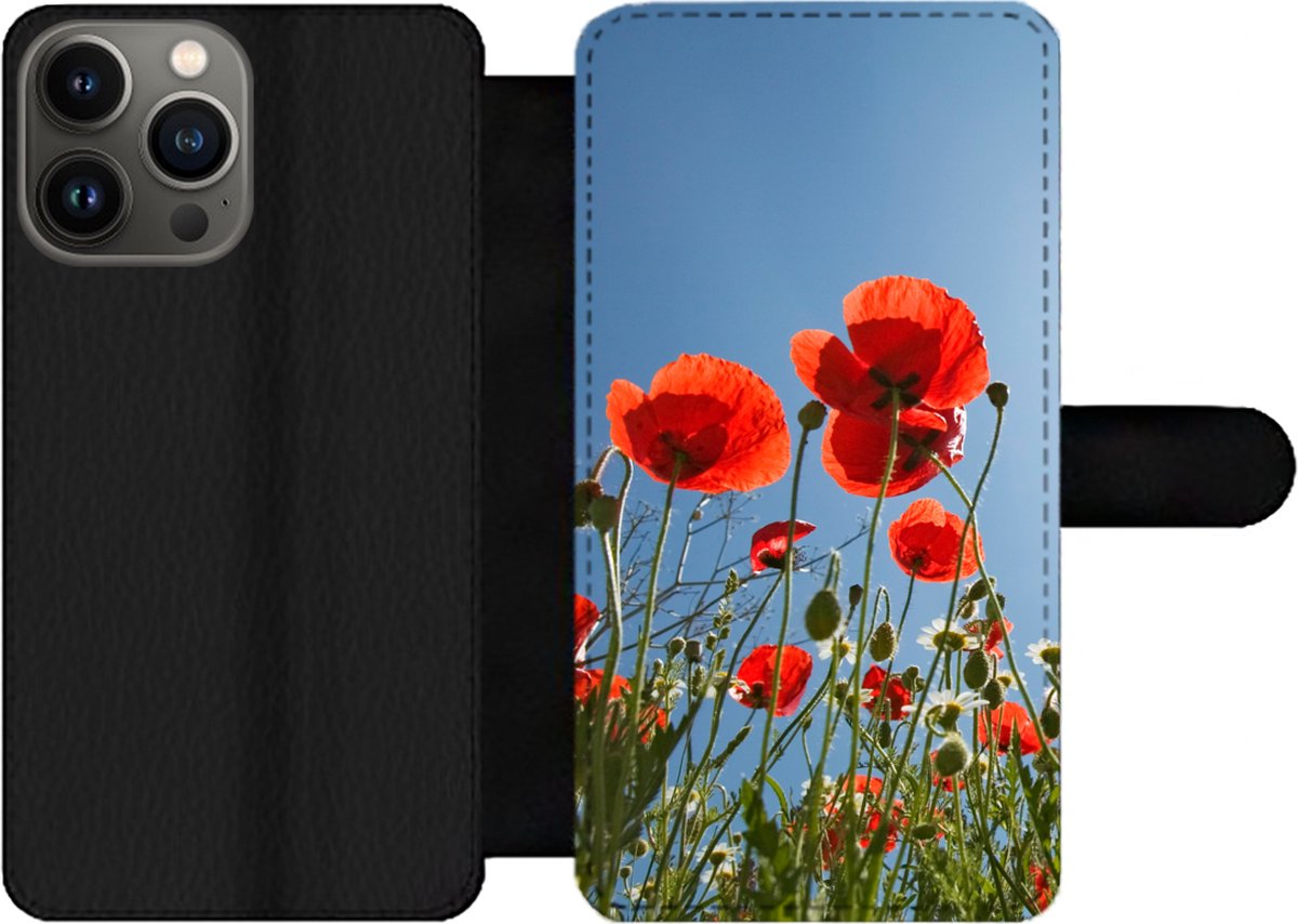 Telefoonhoesje Geschikt voor iPhone 13 Pro Max telefoonhoesje - Felle zon boven een aantal klaprozen in Spanje - Met vakjes - Wallet case met magneetsluiting