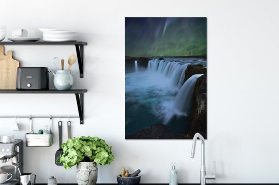 Canvas Schilderij Het stromende water van de Gullfoss waterval en het schitterende noorderlicht erboven - 60x90 cm - Wanddecoratie