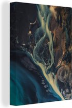 Canvas Schilderij Uitzicht op een rivier in het Europese IJsland - 60x80 cm - Wanddecoratie