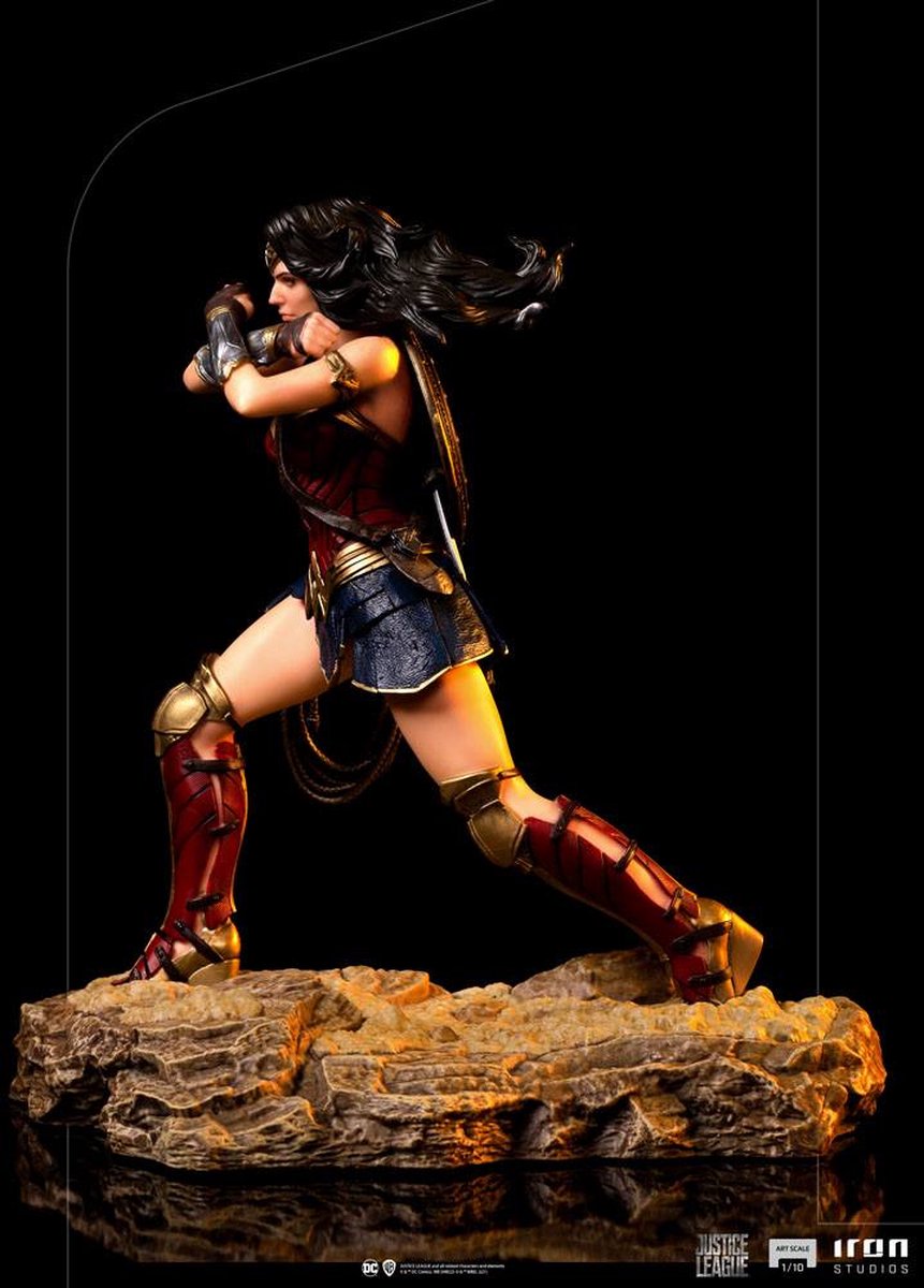  Iron Studios Wonder Woman - Lynda Carter - Statuette 1/10 Art  Scale - 23cm : Toys & Games