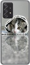 Geschikt voor Samsung Galaxy A33 5G hoesje - Kat - Tapijt - Vloer - Siliconen Telefoonhoesje