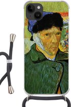 Geschikt voorApple Iphone 14 Plus - Crossbody Case - Zelfportret met verbonden oor - Vincent van Gogh - Siliconen - Crossbody - Backcover met Koord - Telefoonhoesje met koord - Hoesje met touw