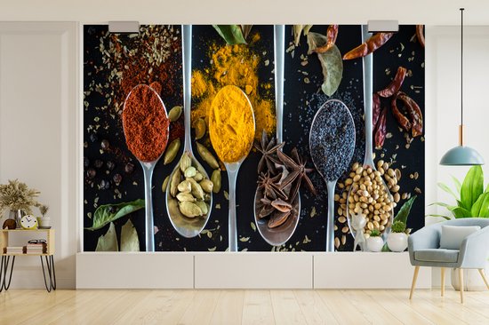 Behang - Fotobehang Kruiden - Lepel - Specerijen - Zwart - Keuken - Breedte 420 cm x hoogte 280 cm