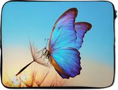 Laptophoes 15.6 inch - Vlinder - Paardebloem - Blauw - Laptop sleeve - Binnenmaat 39,5x29,5 cm - Zwarte achterkant